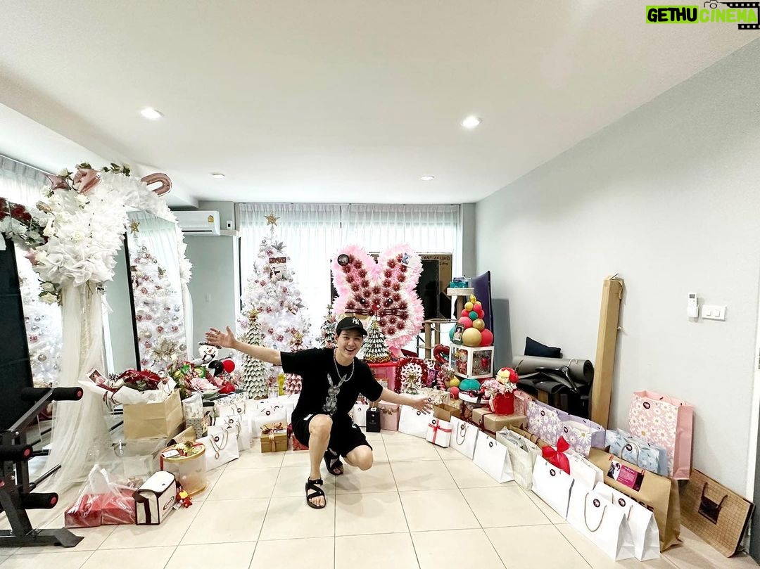 Suppapong Udomkaewkanjana Instagram - ขอบคุณของขวัญจากทุกๆคนนะครับ น่ารักที่สุด รักทุกคนนะคร้าบบบ #Saint_sup #MingEr