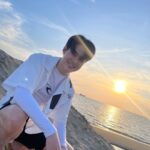 Suppapong Udomkaewkanjana Instagram - ไปทะเลแล้วมีแรงใจ เพราะไปทีไรได้ยินเสียง “ซู่ ซู่” #Saint_sup #MingEr