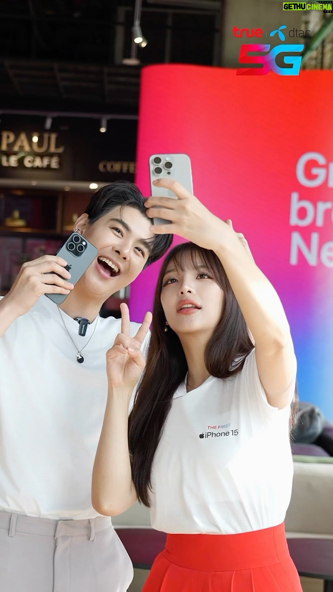 Suppapong Udomkaewkanjana Instagram - เซ้นท์อร ความรู้สึกรักแรกที่ได้มารับเครื่อง iPhone 15 ที่ทรูดีแทค iPhone 15 ทุกรุ่น พร้อมให้คุณเป็นเจ้าของแล้ว พุ่งตัวไปที่ที่ทรู และ ดีแทคช็อปทั่วประเทศ หรือสั่งออนไลน์ก็ได้นะ 👉🏻 คลิก Link ที่ Bio ได้เลย #ครั้งแลก0บาท #newiphone #iPhone15 #iPhone15Pro #iPhone15ProMax #BetterTogetheriPhone15 #iPhone15Truedtac5G #saint_sup #ornoung