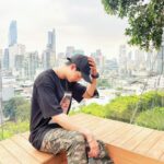 Suppapong Udomkaewkanjana Instagram - สายตาสั้นเท่าไหร่ไม่รู้ แต่ลองไปวัดดูก็เจอแต่พระ 🧐 #Saint_sup #MingEr