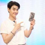 Suppapong Udomkaewkanjana Instagram - เซ้นท์พาชมบรรยากาศรับเครื่อง iPhone15 วันแรกที่ทรูดีแทค จะตื่นเต้นขนาดไหน มาดูกัน !! iPhone15 ทุกรุ่น พร้อมให้คุณเป็นเจ้าของแล้ว พุ่งตัวไปที่ที่ทรู และ ดีแทคช็อปทั่วประเทศ หรือสั่งออนไลน์ก็ได้นะ 👉🏻 คลิ้ก Link ที่ Bio ได้เลย #ครั้งแลก0บาท #newiphone #iPhone15 #iPhone15Pro #iPhone15ProMax #BetterTogetheriPhone15 #iPhone15Truedtac5G #saint_sup #ornoung