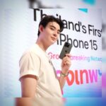 Suppapong Udomkaewkanjana Instagram - รูปล่าสุดวันนี้ โพสต์จาก #iPhone15Truedtac5G นะ อิอิ เซ้นต์ได้เป็นหนึ่งในกลุ่มแรกที่ได้รับเครื่องที่ True Branding Shop ICON SIAM เมื่อเช้าใครได้ดู Live บ้าง เม้นมาหน่อย iPhone ใหม่เครื่องนี้จะเร็วแรงกว่า เพราะใช้งานบนเครือข่าย 5G No.1 Thailand Best Network พร้อมใช้เต็มที่ไม่มีสะดุด กดดูโปรพิเศษเพื่อลูกค้าทรู ดีแทค ได้ที่ Facebook TrueMove H นะครับ #BetterTogetheriPhone15 #iPhone15Truedtac5G #newiphone #iPhone15 #Saint_sup #MingEr True Branding Icon Siam