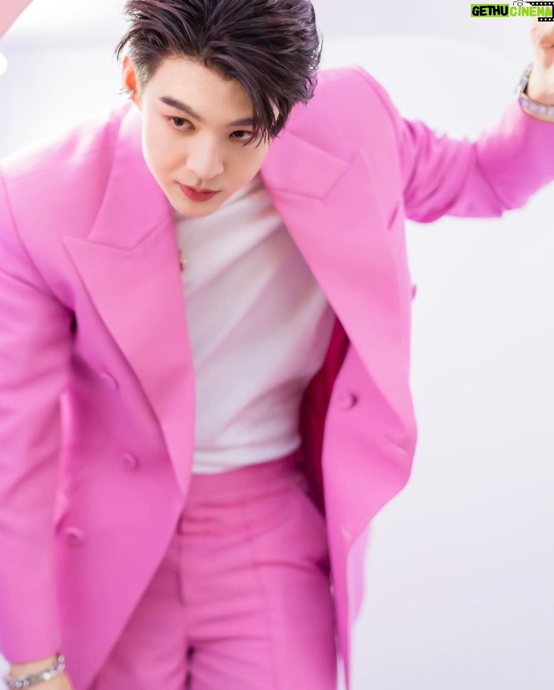 Suppapong Udomkaewkanjana Instagram - วันเสาร์ที่ผ่านมาเซ้นต์ได้มีโอกาสร่วมงานกับ Laka แบรนด์เครื่องสำอางไม่จำกัดเพศแบรนด์แรกในเกาหลีที่มาในคอนเซ็ปต์ Color is meant to be for everyone. ตอนนี้มีวางขายหน้าร้านอยู่ที่ Firster Siam Square ที่เดียวเท่านั้น #Laka #LovemeLoveLaka #LakaXFirster #Saint_Sup #MingEr