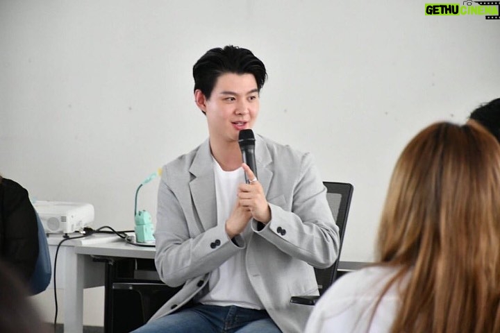 Suppapong Udomkaewkanjana Instagram - อาจารย์พิเศษท่านหนึ่งย่าน มศว #Saint_sup #MingEr fofa|swu