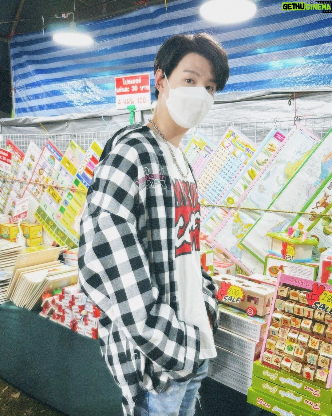 Suppapong Udomkaewkanjana Instagram - ส่งท้าย2022กับน้องงๆ #Saint_sup #MingEr Trat, Thailand