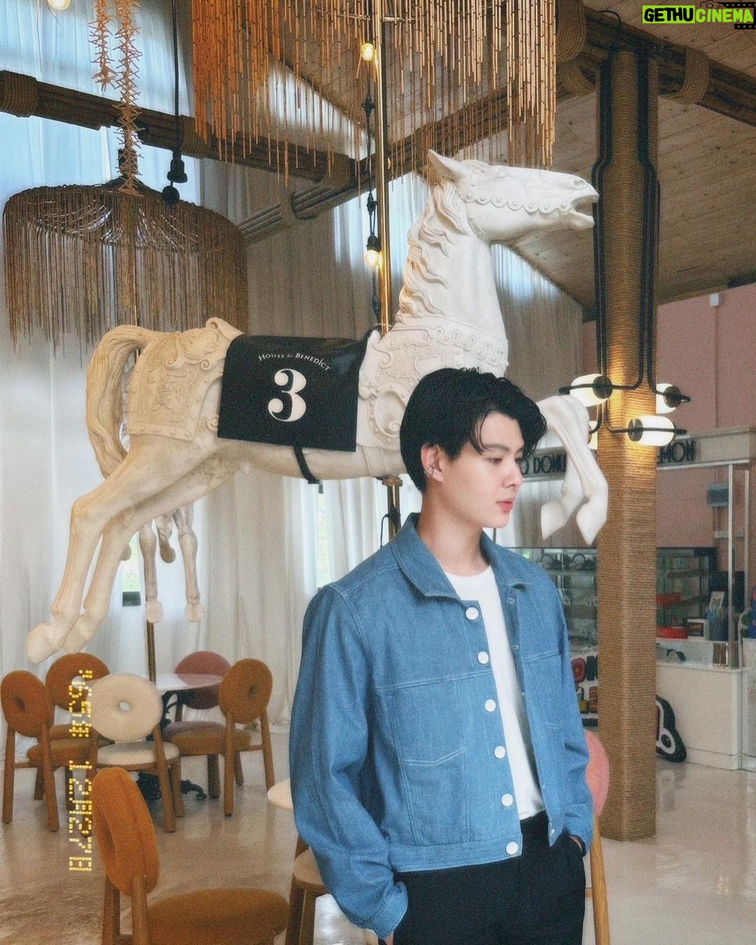 Suppapong Udomkaewkanjana Instagram - Say cheeze 😀🧀 #houseofbenedictpattaya #Saint_sup #MingEr House Of Benedict