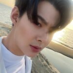 Suppapong Udomkaewkanjana Instagram - ไปทะเลแล้วมีแรงใจ เพราะไปทีไรได้ยินเสียง “ซู่ ซู่” #Saint_sup #MingEr