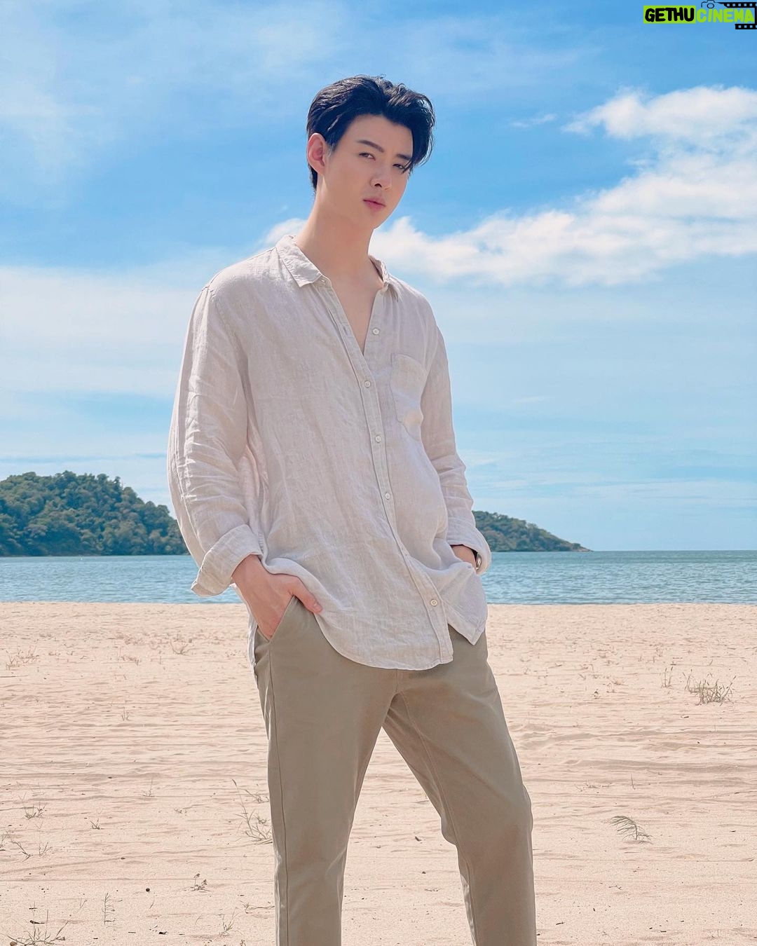 Suppapong Udomkaewkanjana Instagram - ทะเลยังมีคลื่น ชีวิตคงชื่นมื่นถ้ามีเธอ #Saint_sup #MingEr