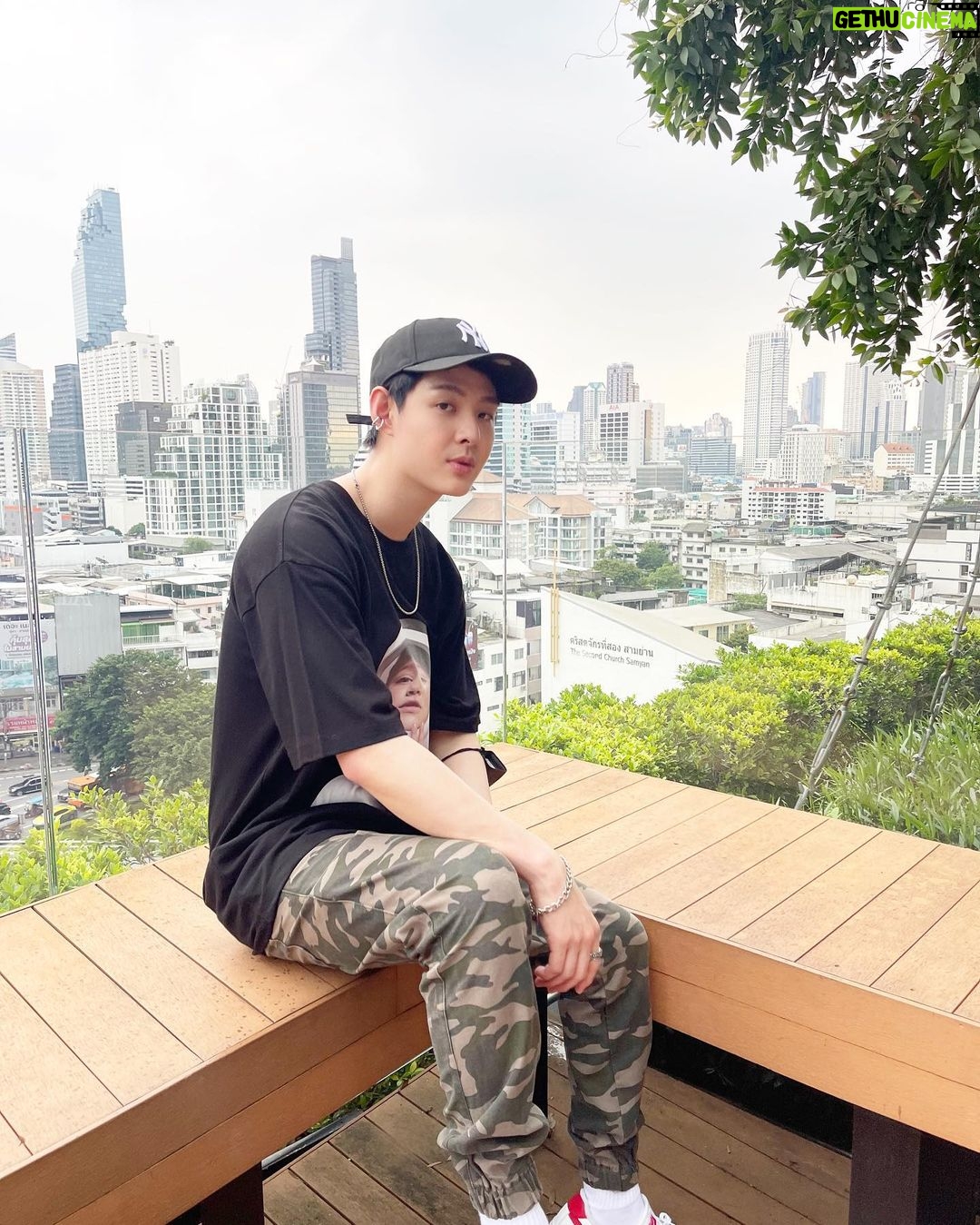 Suppapong Udomkaewkanjana Instagram - สายตาสั้นเท่าไหร่ไม่รู้ แต่ลองไปวัดดูก็เจอแต่พระ 🧐 #Saint_sup #MingEr