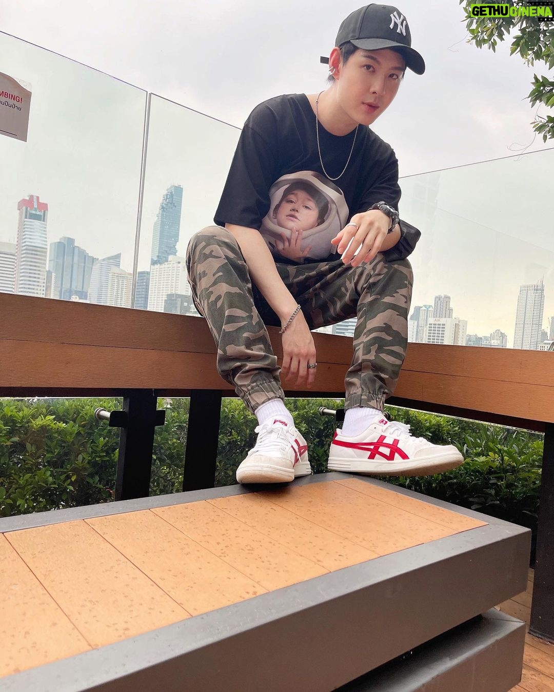Suppapong Udomkaewkanjana Instagram - สายตาสั้นเท่าไหร่ไม่รู้ แต่ลองไปวัดดูก็เจอแต่พระ 🧐 #Saint_sup #MingEr