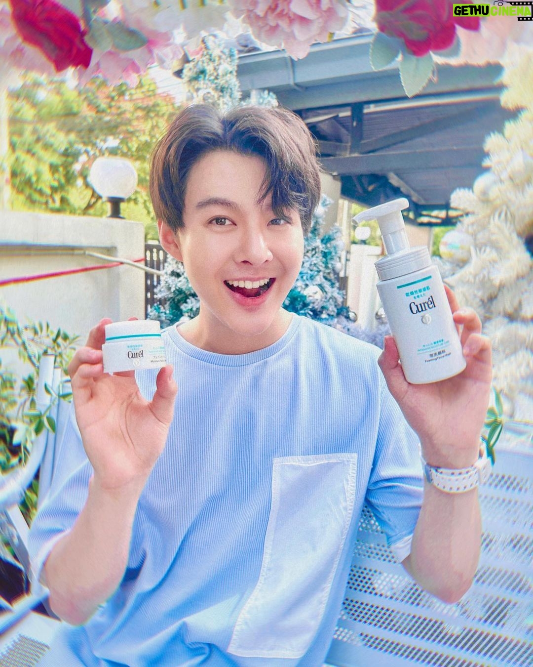 Suppapong Udomkaewkanjana Instagram - 🌪️ พายุกำลังจะเข้าไทย ⛈️ แล้วเมื่อไหร่เราจะได้เข้าไปอยู่ในใจเธอ.. ❤️ แต่ตอนนี้ที่เข้าแน่ๆ คือ Curel INTENSIVE MOISTURE CARE เข้ากับทุกสภาพผิว แม้ผิวบอบบางแพ้ง่าย ช่วยปกป้องฟื้นบำรุง และเติมเต็มเซราไมด์ อ่อนโยน ไม่ทำร้ายผิว เซ้นต์ขอแนะนำ Foaming Facial Wash และ Moisture Facial Cream ใช้ควบคู่กันแบบง่ายๆในทุกๆวันครับ 😍 #เซ้นต์มั่นใจใช้Curel #CurelThailand #CurelxSaintsup #Saint_Sup #MingEr