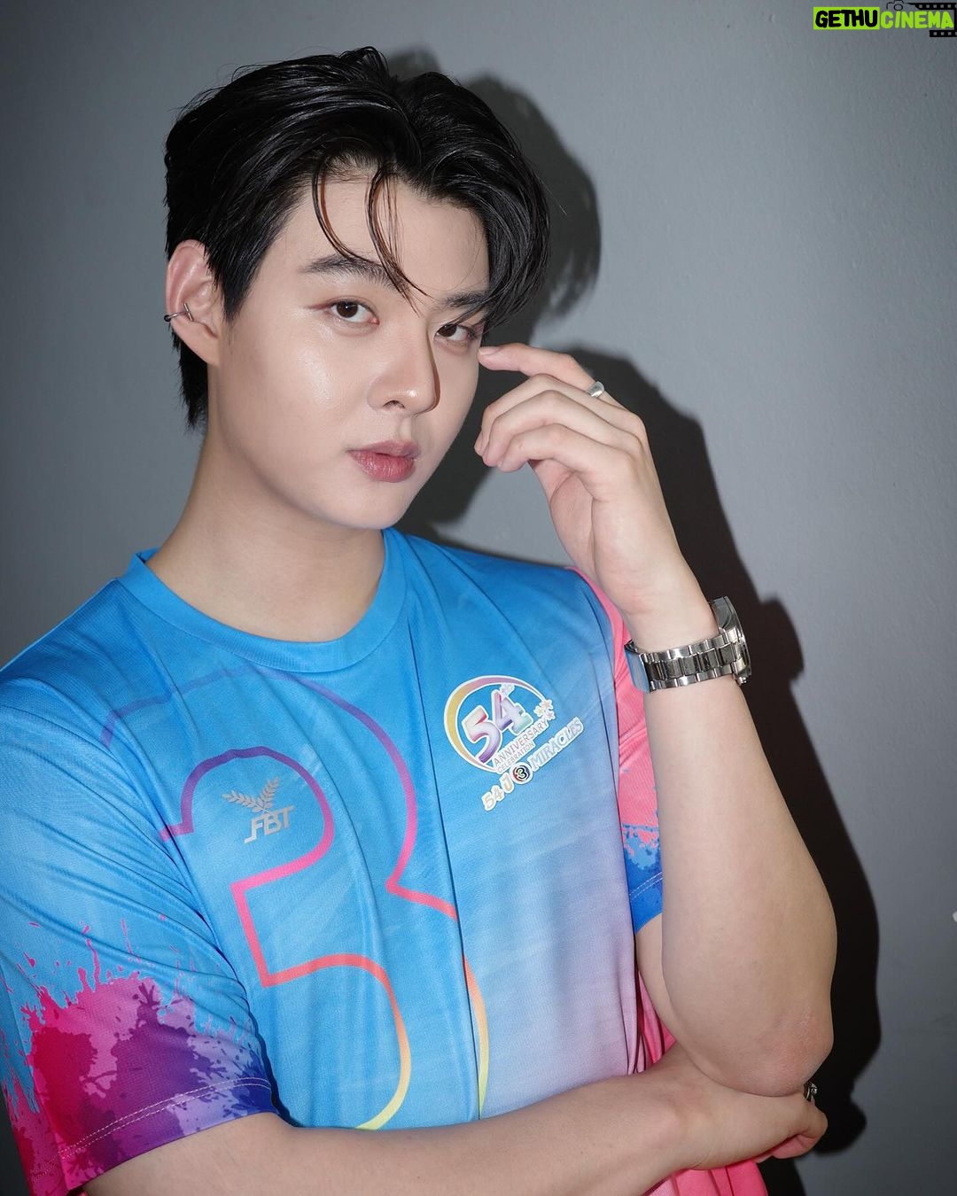 Suppapong Udomkaewkanjana Instagram - นักเตะพร้อม #Saint_sup #MingEr #แถลงข่าวฟุตบอล54ปีช่อง3 #54ปี3miracles