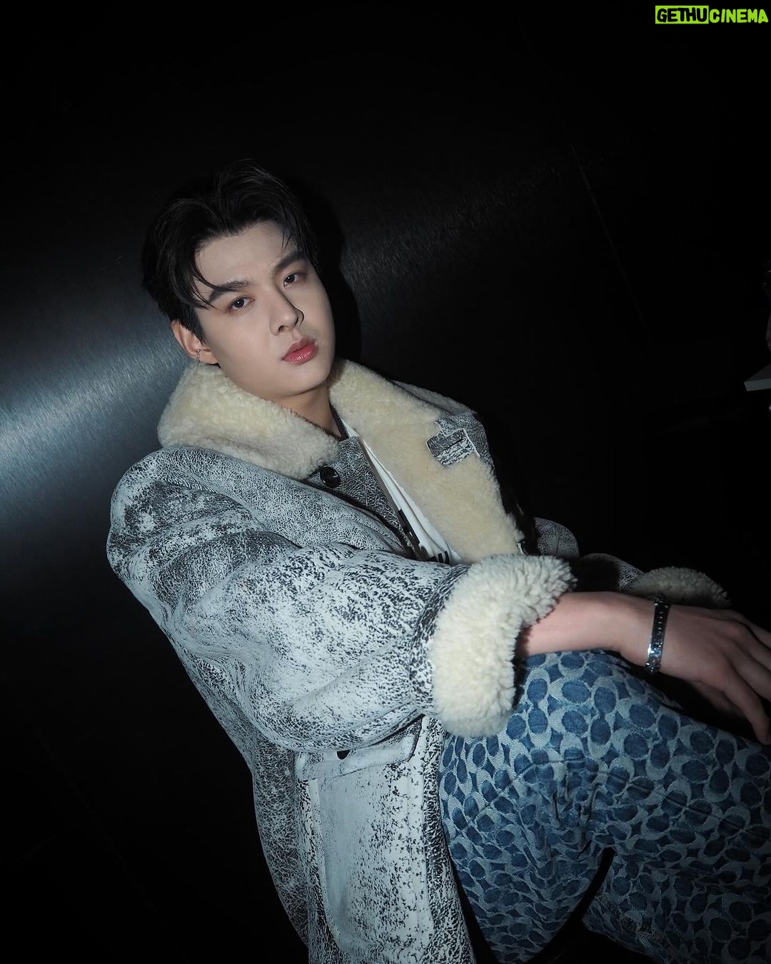 Suppapong Udomkaewkanjana Instagram - ที่ยืนงงเพราะหลงทางแต่ที่ยืนข้างๆ เพราะหลงเธอ😝#Saint_sup #MingEr