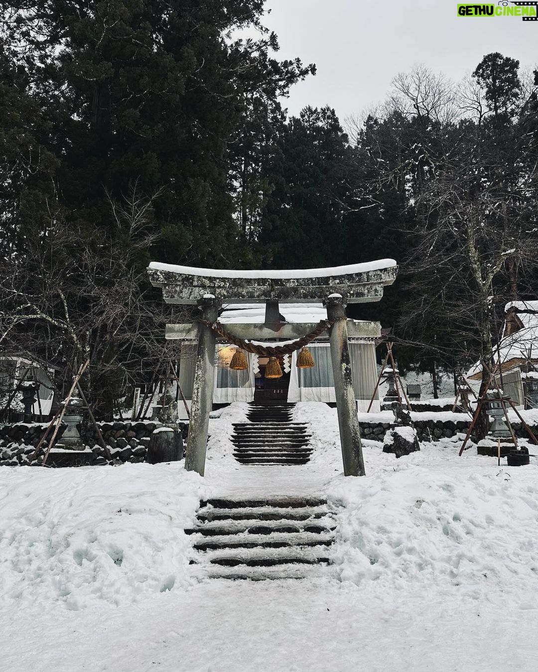 Suppasit Jongcheveevat Instagram - The boy and the heron ☃️❄️ 白川郷(Shirakawa-go)