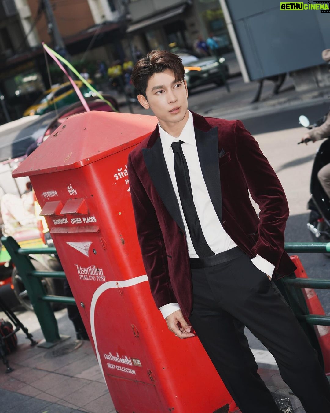 Suppasit Jongcheveevat Instagram - White or Red 🤍❤️