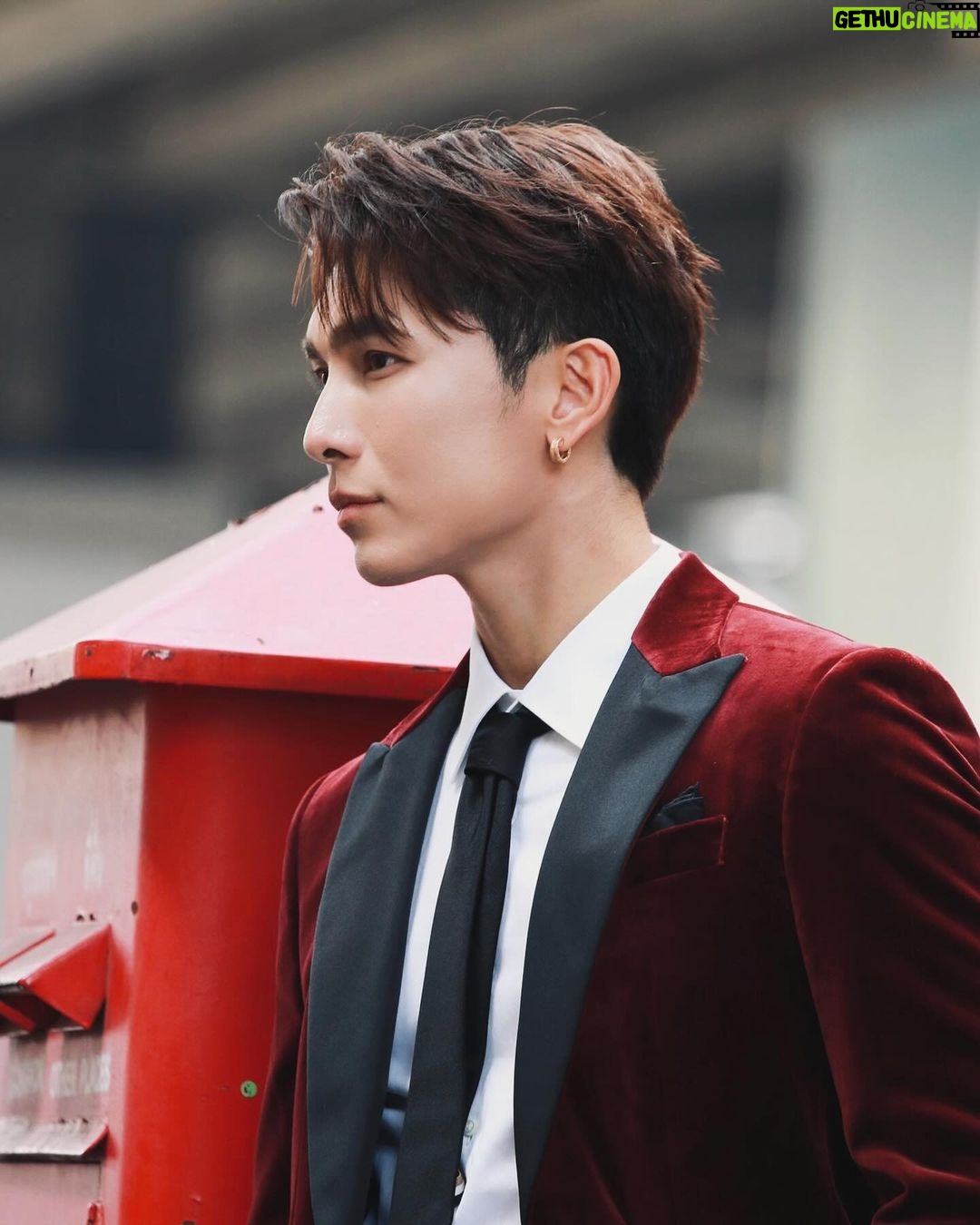 Suppasit Jongcheveevat Instagram - White or Red 🤍❤️