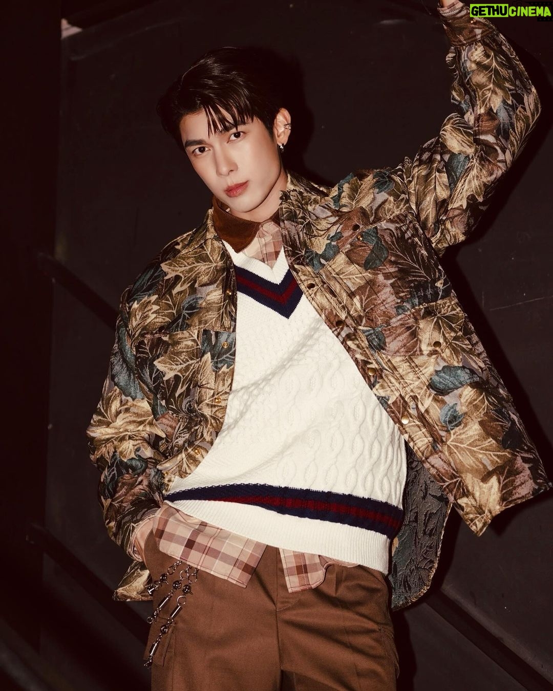 Suppasit Jongcheveevat Instagram - Officially missing you 🎄😊