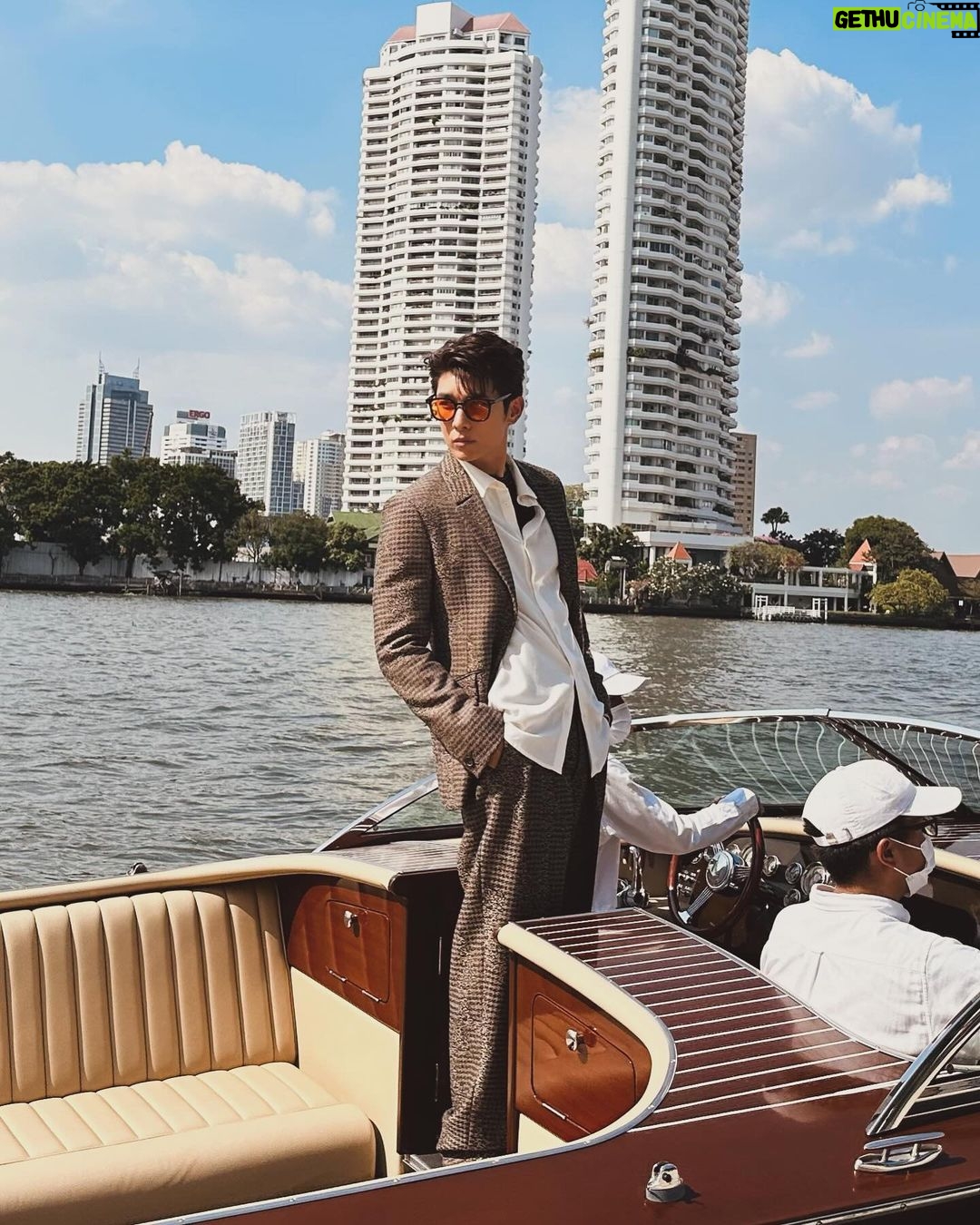 Suppasit Jongcheveevat Instagram - Going with the flow πΊπ»π #mywifesgunslingergod