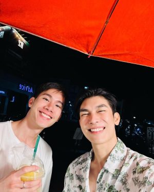 Suppasit Jongcheveevat Instagram - Belated BD to my travel buddy 😛 ขอมา 10 บรรทัดเท่านี้ไปก่อน