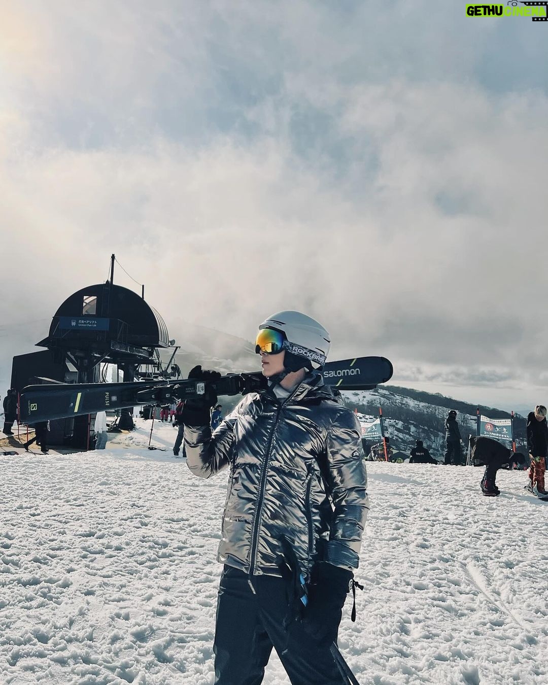 Suppasit Jongcheveevat Instagram - It’s a powder party ⛷️😆 @leisuresocial #leisuresocial #leisuresocialski Biwako Valley Snow Ski Resort
