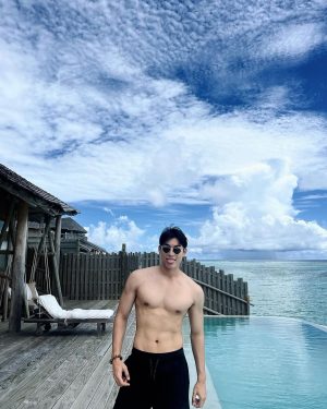 Suppasit Jongcheveevat Instagram - Wild and free 🌊 @discoversoneva #sonevajani #themarcompro