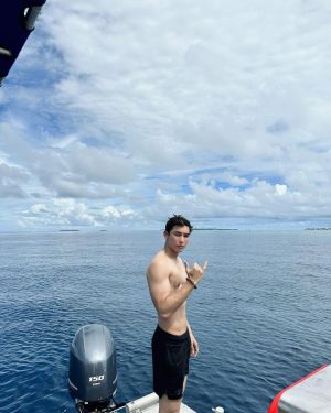 Suppasit Jongcheveevat Instagram - Wild and free 🌊 @discoversoneva #sonevajani #themarcompro