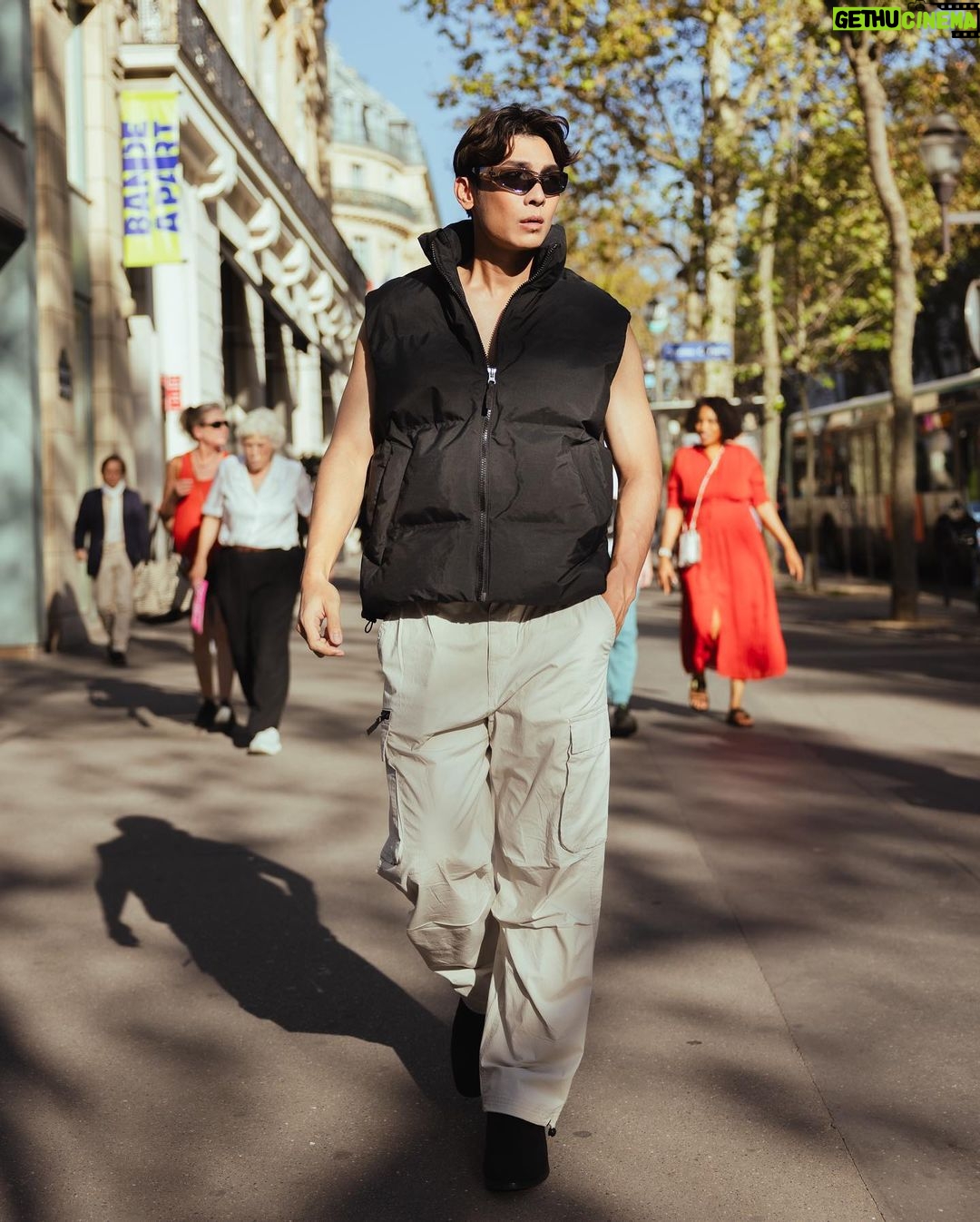 Suppasit Jongcheveevat Instagram - Autumn day in Paris with @HM 🍂 #HMThailand #HMxME #RabanneHM Paris, France
