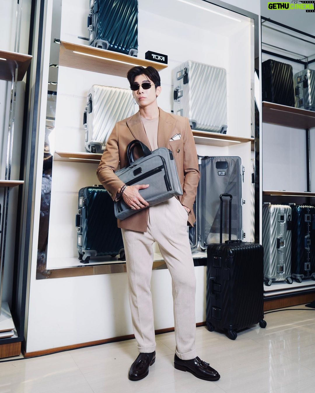 Suppasit Jongcheveevat Instagram - @Tumitravel จัดงานเปิดตัวกระเป๋าต้อนรับ Fall/Winter 2023 ทั้ง collection Alpha X ที่มีความทนทาน 19degee กระเป๋าเดินทางที่โดดเด่น ทั้ง design และ นวัตกรรม และ Georgica กระเป๋า ที่เหมาะสำหรับการใช้ ชีวิตในทุกๆวัน #Tumi #Tumith