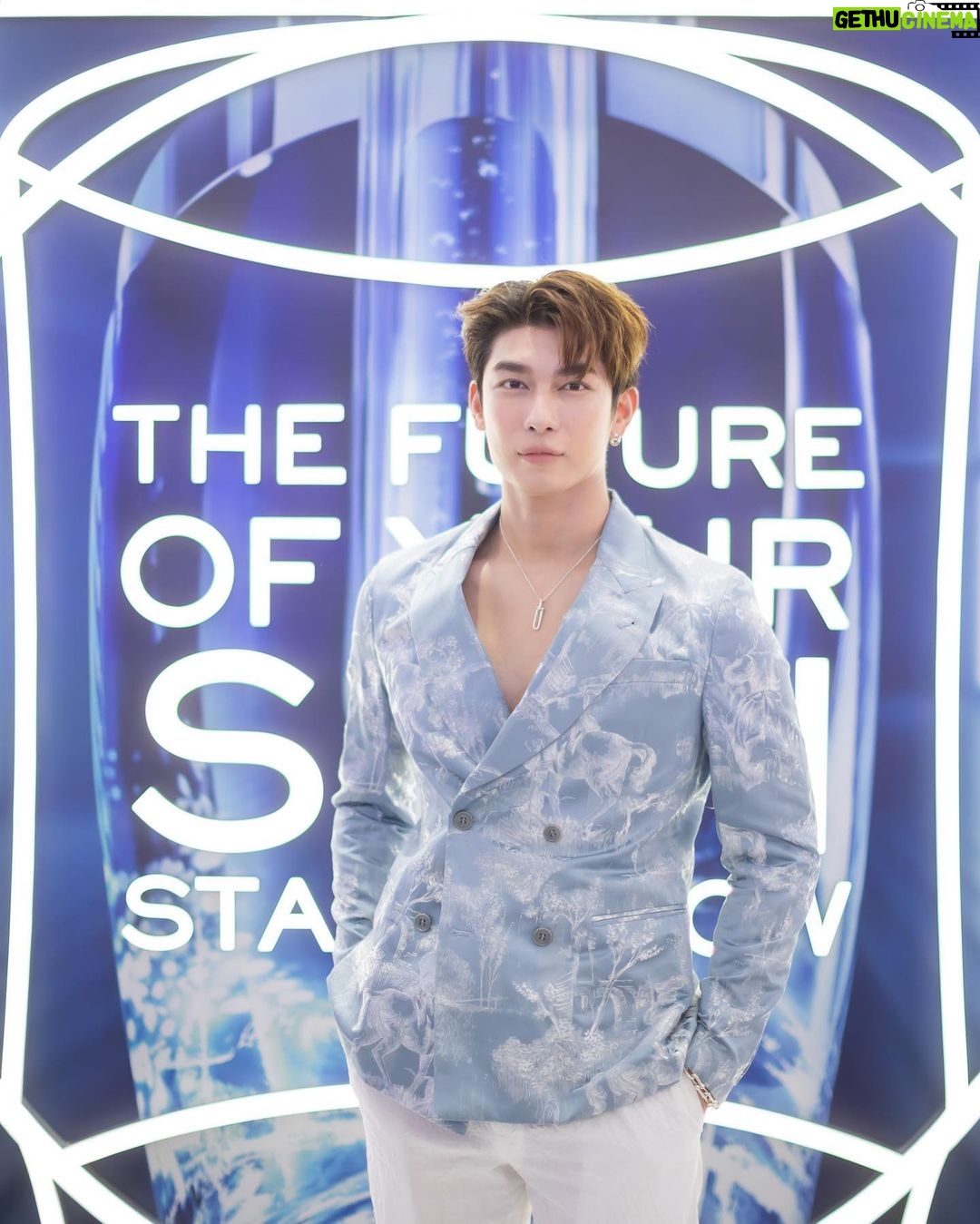 Suppasit Jongcheveevat Instagram - LANCÔME BEAUTY TECH & BEYOND อีเว้นท์สุดยิ่งใหญ่แห่งปี จัดเต็มความพิเศษ “5 Beyond” ให้ทุกคนได้ร่วมสนุกกับการค้นหาคำตอบของผิว ผ่านเทคโนโลยีและนวัตกรรมความงามระดับโลกของลังโคม พร้อมโปรโมชั่นพิเศษที่ห้ามพลาด 📍21 ก.ค. 66 – 30 ก.ค. 66 ที่ลานพาร์ค เท่านั้น @Lancomethailand #LancomeThailand #LancomeBeyondEvent #LancomeBeautyTech Suite @emporioarmani Jewelry @Tiffanyandco