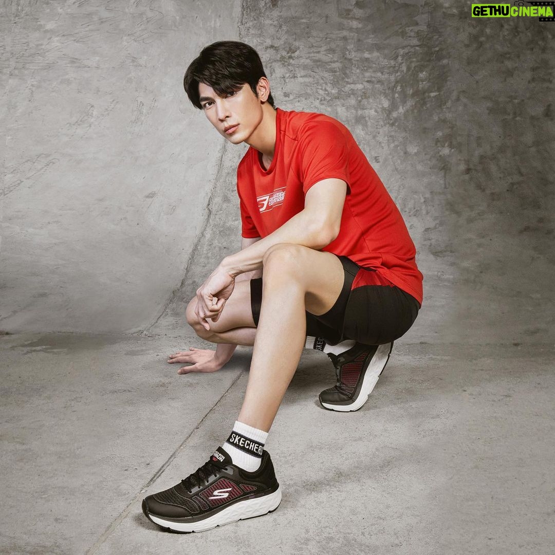 Suppasit Jongcheveevat Instagram - 🔥 #SkechersTH #MaxCushioning
