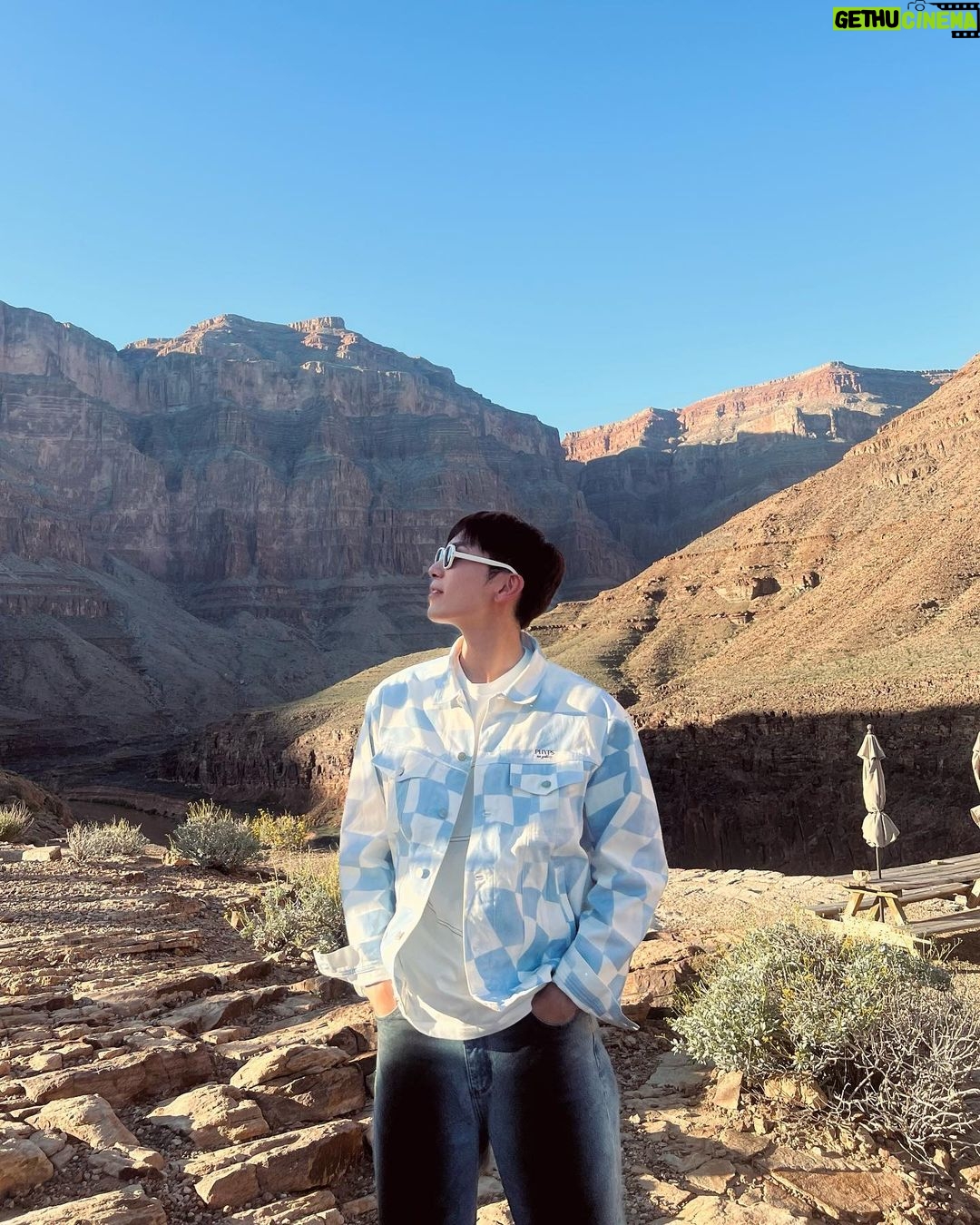 Suppasit Jongcheveevat Instagram - มองแต่เขา มองเราบ้างก็ได้นะ 🪨 Grand Canyon Arizona