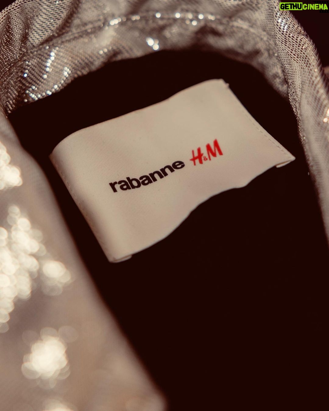 Suppasit Jongcheveevat Instagram - @rabanne @hm in Paris ! Thank you for the wonderful time.🗼✨ Stay tuned for the global launch this 9 Nov ! #HMThailand #HmxME #RabanneHM Paris, France