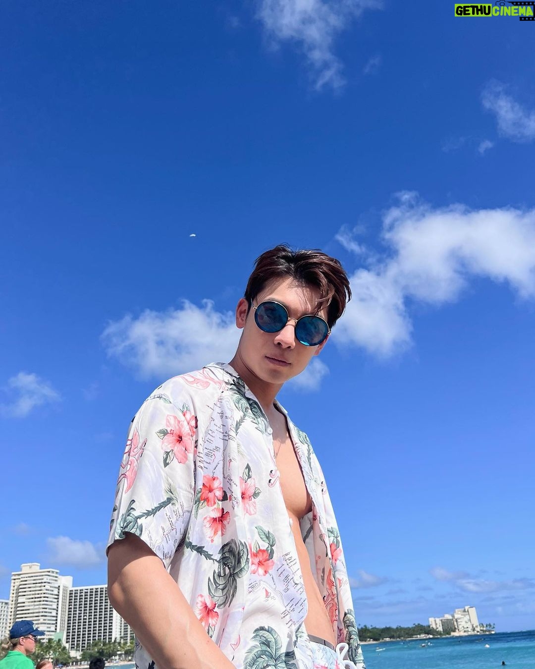 Suppasit Jongcheveevat Instagram - Sea ya! 🩵 Waikiki Beach, Oahu