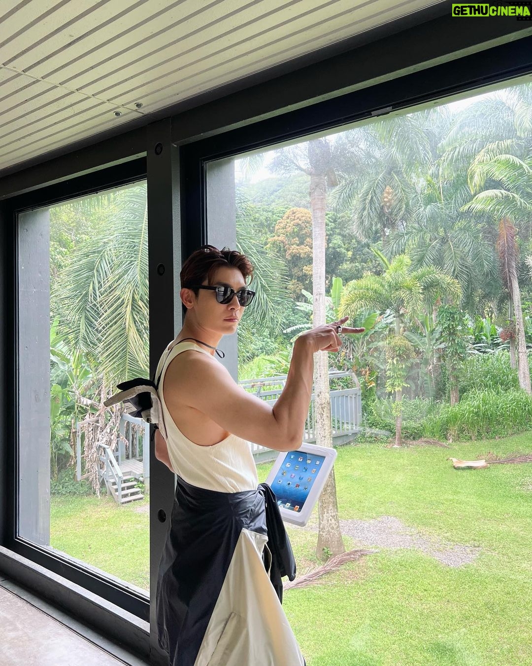 Suppasit Jongcheveevat Instagram - You’re my dino-mite. 🦖 Kualoa Ranch
