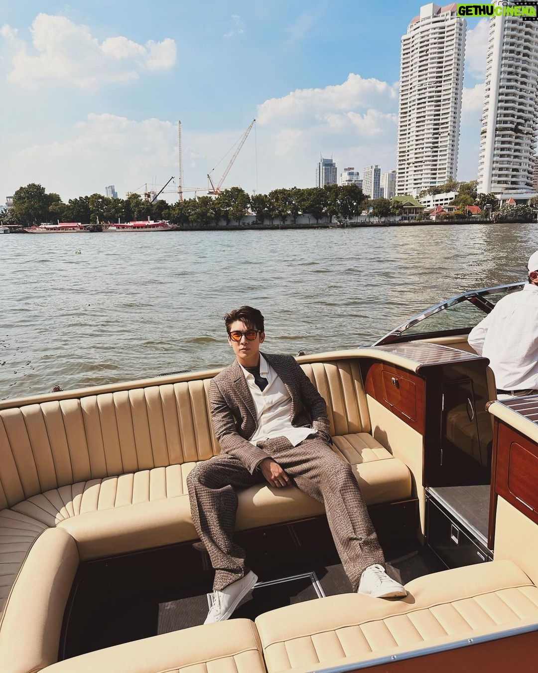Suppasit Jongcheveevat Instagram - Going with the flow πΊπ»π #mywifesgunslingergod