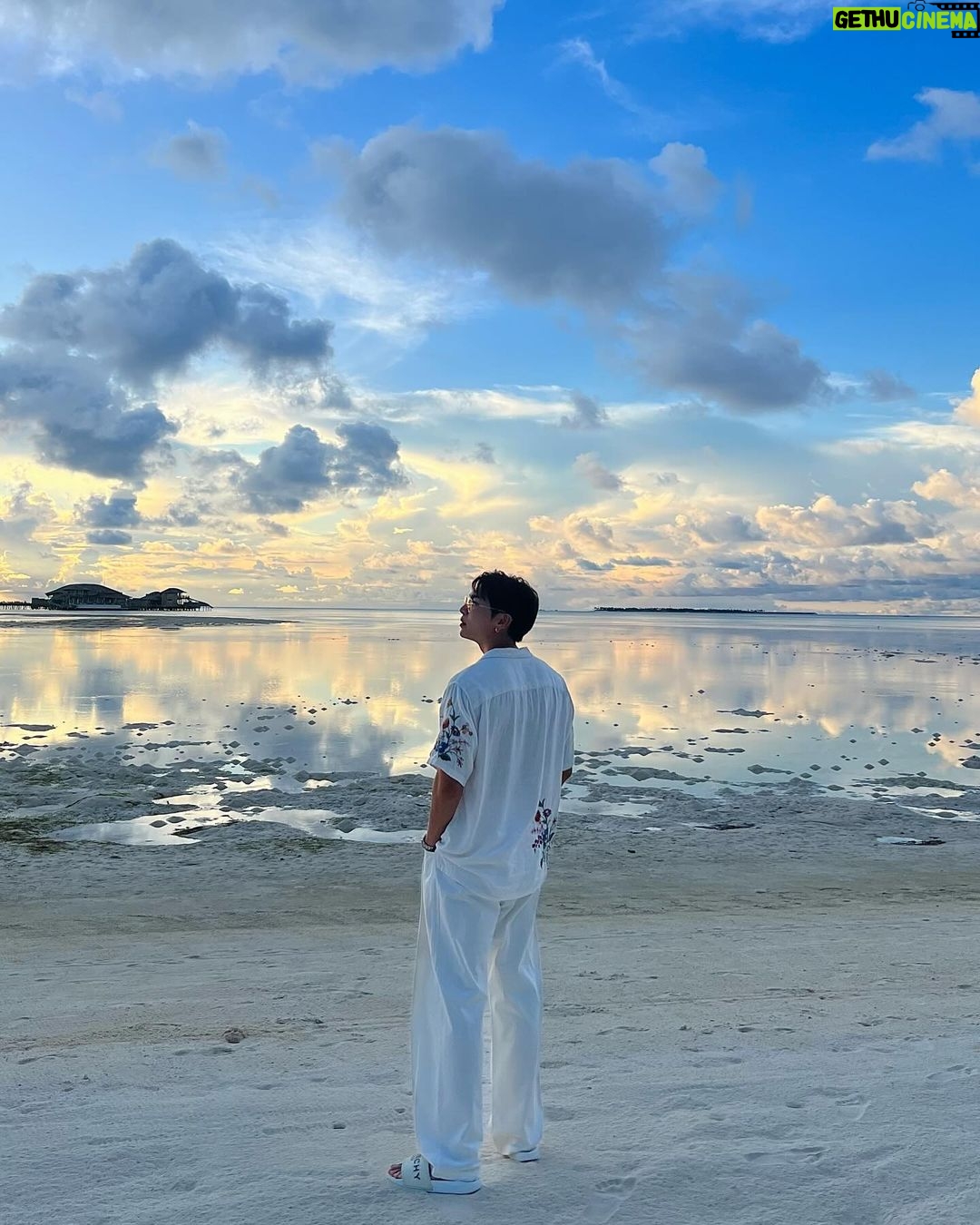 Suppasit Jongcheveevat Instagram - Like the sea loves the shore 💙 @discoversoneva #sonevajani #themarcompro Soneva Jani