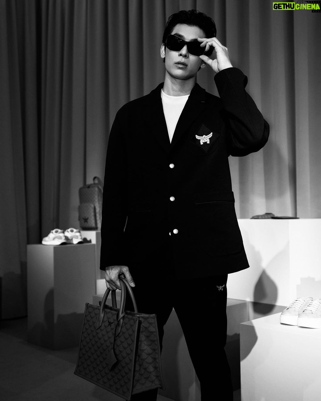 Suppasit Jongcheveevat Instagram - Experiencing one of the best night in Milan at MCM Presentation Spring Summer 2024 🇮🇹 🤍 @mcmworldwide @mcmthailand #MCMSS24XMew #MCMThailand Palazzo Bovara (Milano)