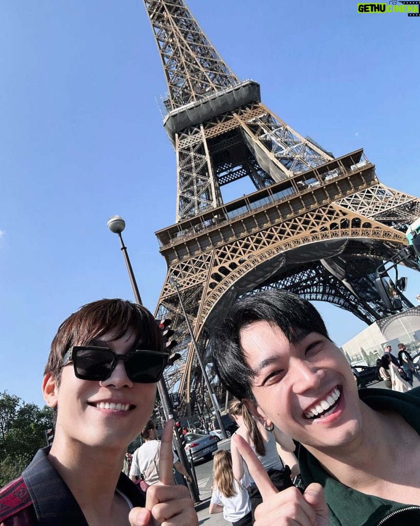 Suppasit Jongcheveevat Instagram - Savoir, penser, rêver. Tout est là. Paris, here we come! 🕺🏻 Eifel Tower Paris