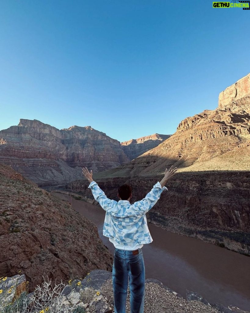 Suppasit Jongcheveevat Instagram - มองแต่เขา มองเราบ้างก็ได้นะ 🪨 Grand Canyon Arizona
