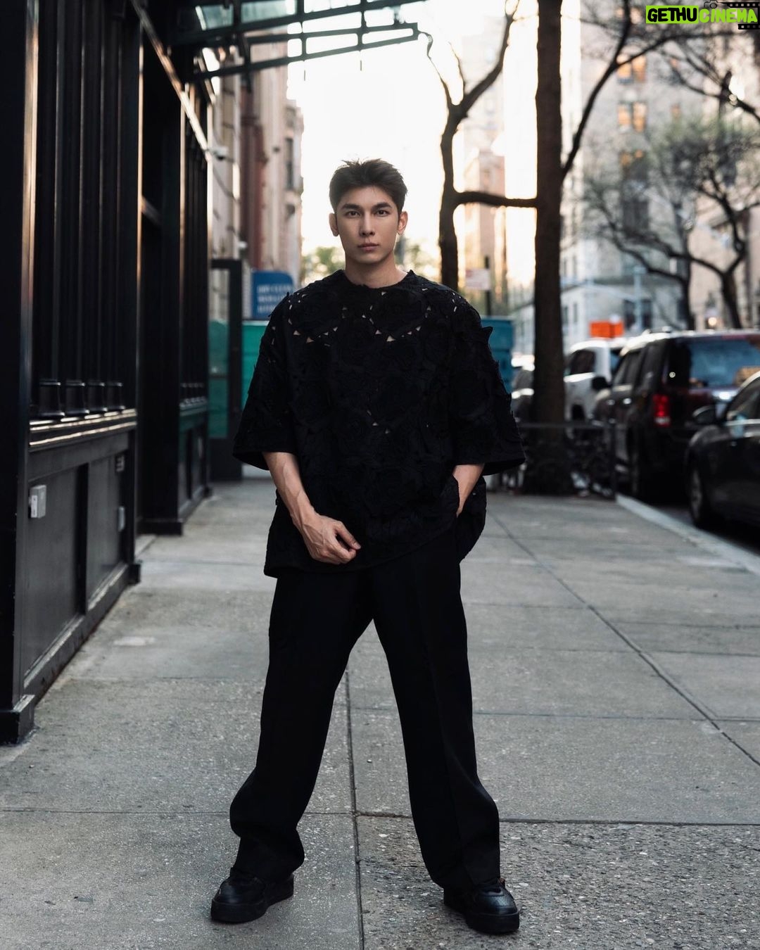 Suppasit Jongcheveevat Instagram - 🖤 @maisonvalentino #VALENTINOGARAVANI Manhattan, New York