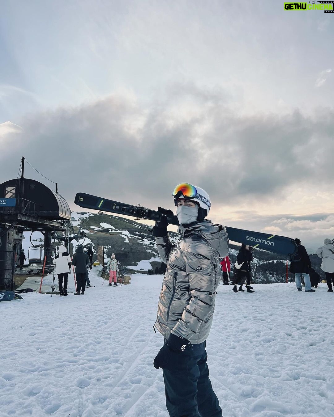 Suppasit Jongcheveevat Instagram - It’s a powder party ⛷️😆 @leisuresocial #leisuresocial #leisuresocialski Biwako Valley Snow Ski Resort