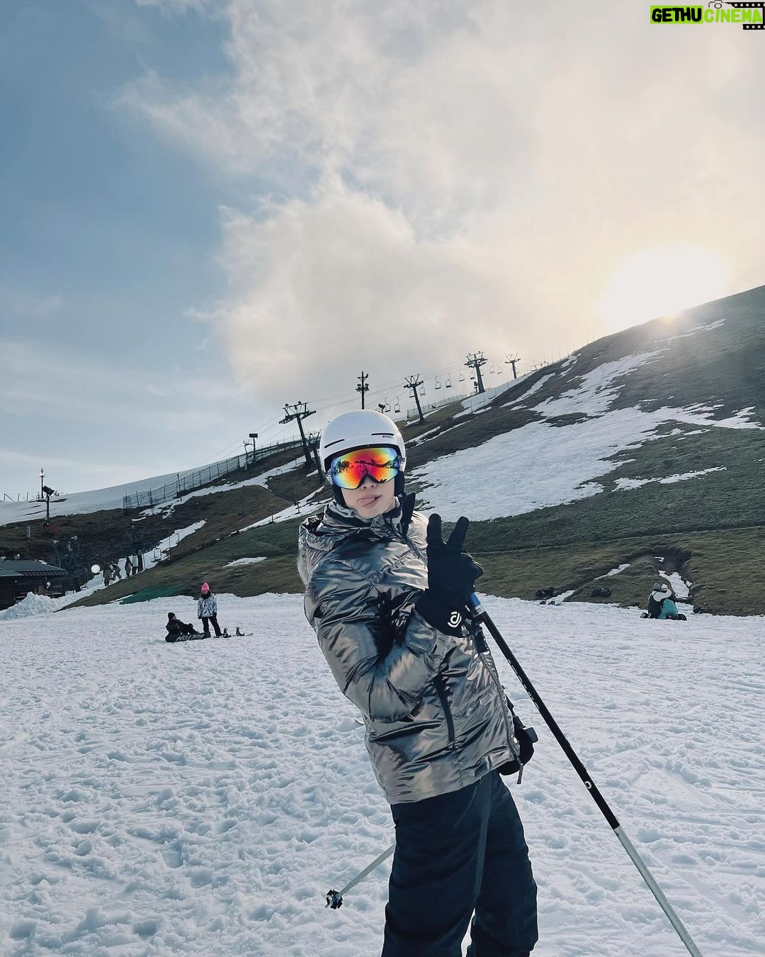 Suppasit Jongcheveevat Instagram - It’s a powder party ⛷️😆 @leisuresocial #leisuresocial #leisuresocialski Biwako Valley Snow Ski Resort