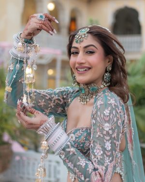 Surbhi Chandna Instagram - Quiet Moments, Loud Thoughts

The Only Moment When We Left Each Others Side..
To Look Like The Perfect Groom & The Perfect Bride..
 
Photography @jodiclickers.co 

These Kaleeras will always have a special place in my heart @bowsandblingsaayushiak 
Prettiness On the Feet @5_elementsbyradhikagupta 
Styling consultant &PR  @pranavi_chandna 
Glam  @makeupbypratiba & team

Wedding Planners @intimateaffairsbyrt
Florals @fragranceflowerz

 
#sukar #estd2010