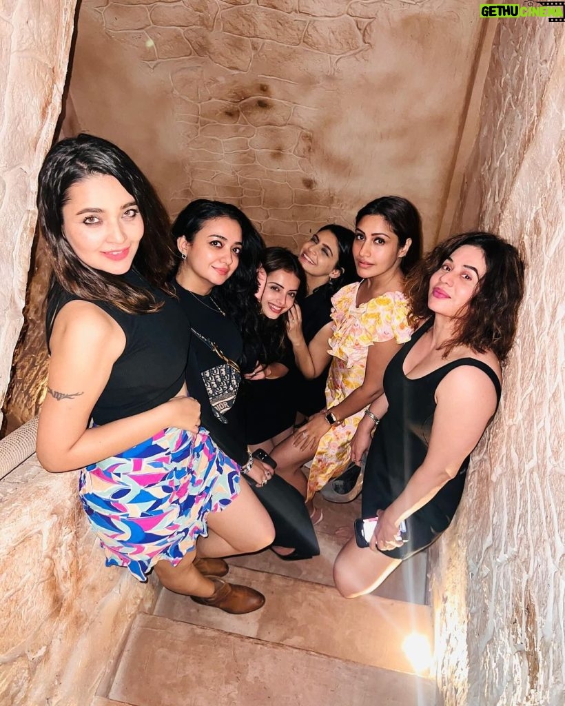 Surbhi Chandna Instagram - The A gang made sure i have a blast just before i am no longer a Bachelor 😂 and i can’t thank them enough cause koi special feel karana inse seekhe @shrenuparikhofficial @dearmansi @bhoomika1412 @mreenaldeshraj @bharati_k @kunaljaisingh Two days of Madness begins and reliving my bachelorette here Outfit @ahiclothing PR @sonyashaikh Shoes @pclovesdrama Managed by @pranavi_chandna
