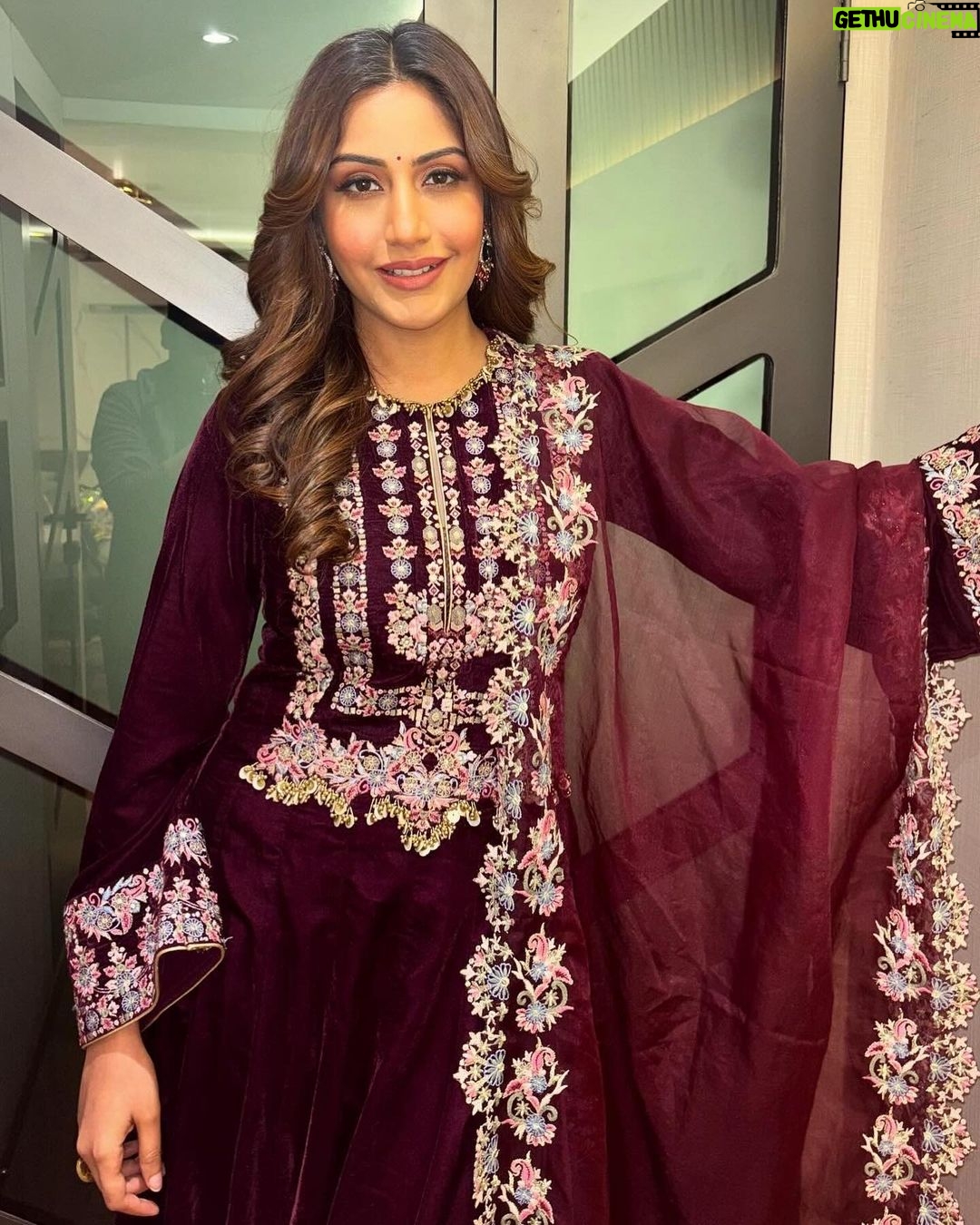 Surbhi Chandna Instagram - For Rakshak - Indias Braves Chapter 2 Promotions Wearing @inej.in @ascendcommunication Jewels @vasundharajewelry Managed and Styled by @pranavi_chandna Makeup @makeupbyashokchandra Hair @hairbyzeba Show Dekha ke Nahi ??