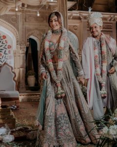 Surbhi Chandna Instagram - Finally Home after 13 Years 🫶 We Seek all your love and blessings as we embark on this new journey together Photography @jodiclickers.co Surbhis Styling & Designers Column Outfit @bindaniofficial Jewels @gehnajewellers1 Maang tika @azotiique Styling consultant &PR @pranavi_chandna Glam @makeupbypratiba & team Varmala @floralartbysrishti Karans Styling and Designer Column Outfit @bindaniofficial Styling consultant &PR @pranavi_chandna Publicist @nidhig14 Wedding Planners @intimateaffairsbyrt #sukar #estd2010