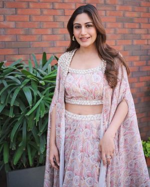 Surbhi Chandna Instagram - Today for Our sweetest Nehalaxmis Haldi & Chooda Ceremony 🌹 

Outfit - @nidhikashekharofficial 
@vblitzcommunications 

Jewellery - @vasundharajewelry @ascendcommunication 

Pictures by @kapiltejwaniofficial @yourfstop 

Styled & Managed by @pranavi_chandna
