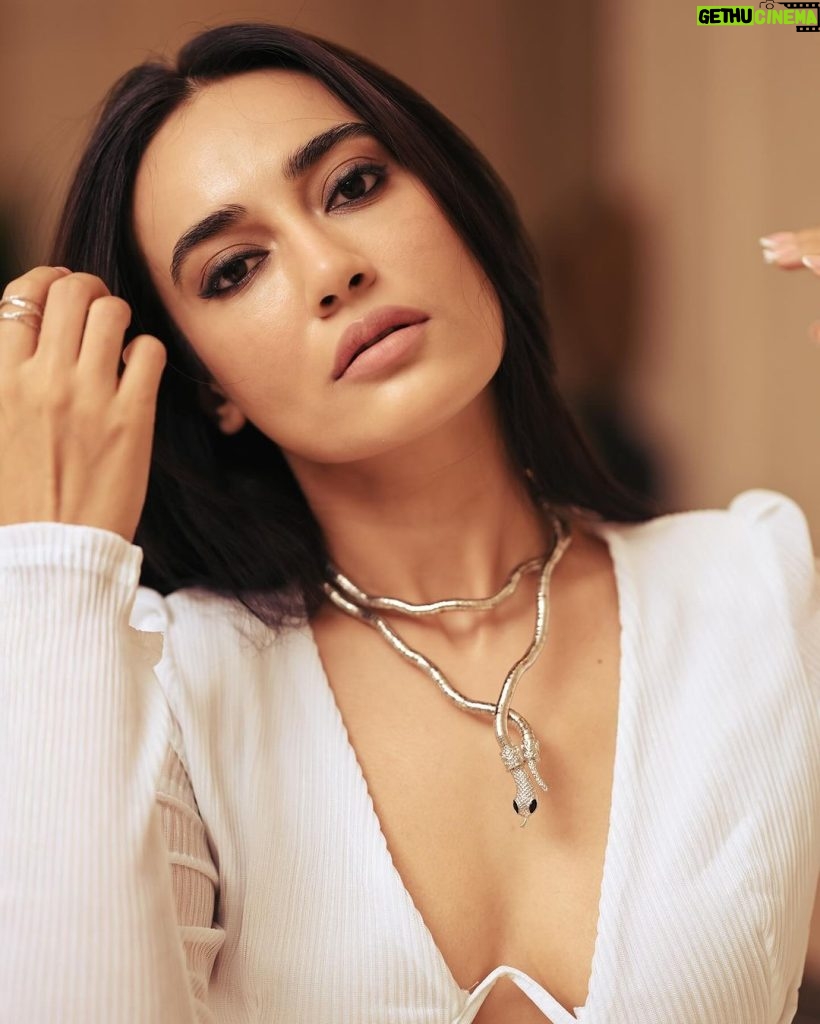 Surbhi Jyoti Instagram - Call me whatever, just keep loving 🫶🏼 . . . . . . . . . . Style by @stylingbyvictor @sohail__mughal___ Styling team @styleby_antara Outfit @miakee.official Neck piece @the_antrang_jewels Ring @ethnicandaz Clicked by @deepak_das_photography Glam @doseofglamourbyafreen