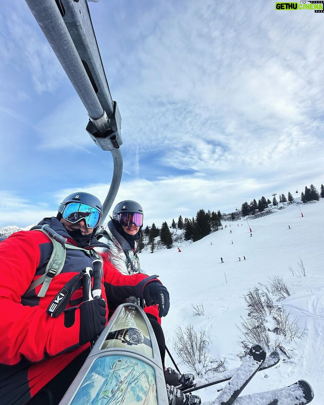 Surveen Chawla Instagram - On the slope with my dope @akshaythakker 🤍⛷️#courchevel #courchevel1850 Courchevel 1850 France
