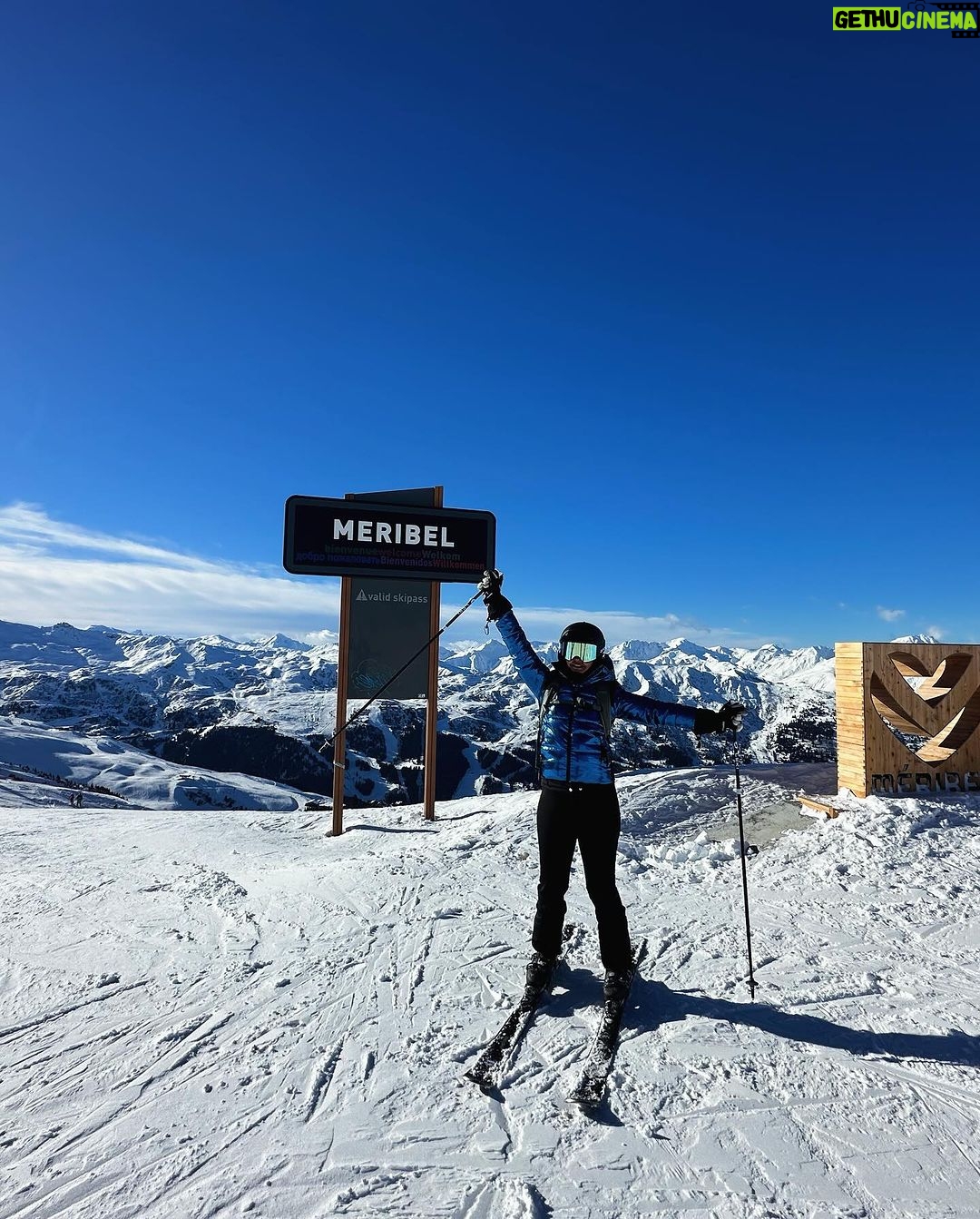 Surveen Chawla Instagram - On the slope with my dope @akshaythakker 🤍⛷️#courchevel #courchevel1850 Courchevel 1850 France